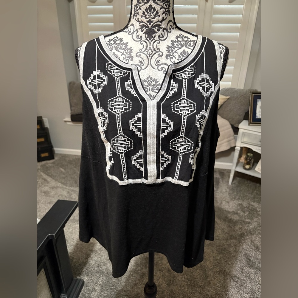 Embroidered Black Sleeveless Top size 1X